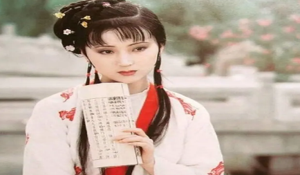 林黛玉刚进贾府时，她如何为日后悲剧人生埋下苦果？