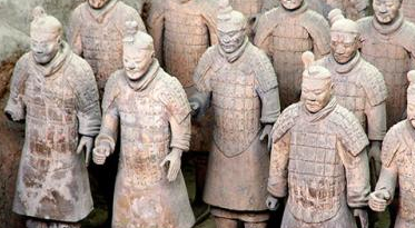 兵马俑排列出的军阵威武宏伟，为什么手里却没兵器？