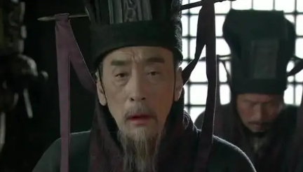 究竟是什么原因令手握大权的司徒王允沦为一个“出局者”？