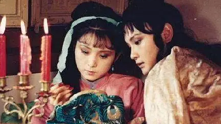 晴雯为何把自己最爱的两管指甲咬下来送给贾宝玉？