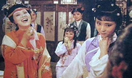 为何说王熙凤对林黛玉从拥护到放弃，符合人之常情？