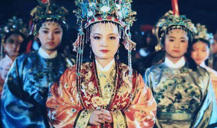 贾元春为什么会不喜林黛玉，选择支持薛宝钗？