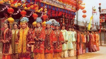 红楼梦中，王夫人为什么会选择缺席清虚观打醮？