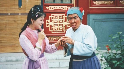 从一进贾府到后面的多次来贾府，刘姥姥的情商有多高？