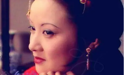 薛宝钗广结善缘的背后，究竟有着怎样的前提条件？