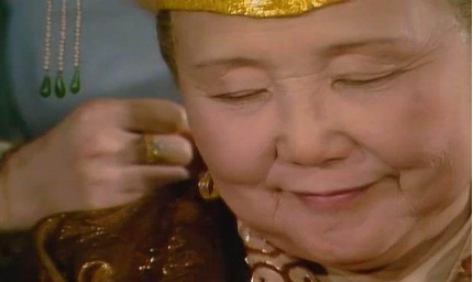 王熙凤如何把自己活成了荣国府最缺一不可的那一个？