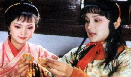 为什么说得到贾元春支持的薛宝钗，其实是幸运的？