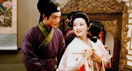 贾府的旁支子孙里，贾瑞为什么想给王熙凤当小白脸？