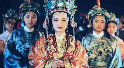 为何说妙玉慢慢活成了贾府里身份最尴尬的那个人？