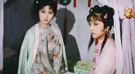 原本伺候贾母的紫鹃，为什么会一心一意的只为林黛玉？