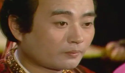 对于内心喜欢的林黛玉，薛蟠为什么始终保持沉默