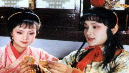 在薛宝钗的内心里，她是否真的爱过贾宝玉？