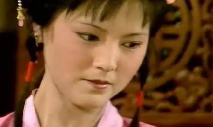 贾母把花袭人给了贾宝玉，为何却独留编制在自己屋里？