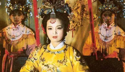 红楼梦中，林黛玉的什么举动不符合贾元春的心意？