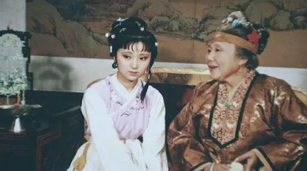 号称疼爱林黛玉的贾母，为何不主动为林黛玉排忧解难？