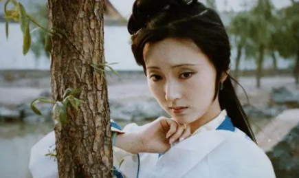 对比林黛玉和贾探春，王熙凤为什么就是不喜薛宝钗？