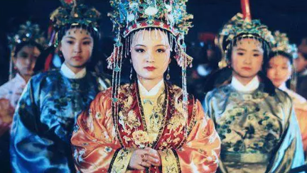 如果薛宝钗的父亲在世，薛宝钗会有什么不同人生结局？