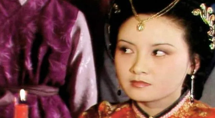 如果有一天王熙凤不强势了，还能在贾府风生水起吗？