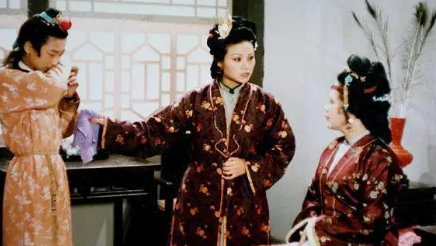 赵姨娘为何对彩云如此温情？因彩云一心一意对待贾环