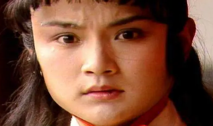 小红如何让贾宝玉惦念，薛宝钗惧怕，王熙凤青睐有加？