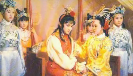 贾元春为何认为薛宝钗才是最合适贾宝玉的婚配人选？