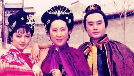 癞头和尚这个男人说了什么话，让薛宝钗长期赖在贾府？