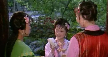 薛宝钗一次次给林黛玉泼脏水，真的在内心恨到如此吗？