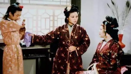 贾环在给贾政打小报告环节中，为何没对王熙凤恩将仇报？