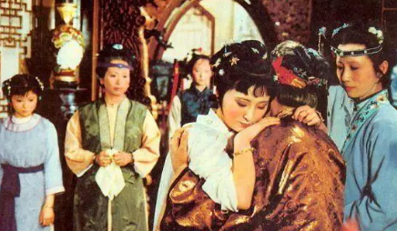 对于和尚这个职业的男人，林黛玉与薛宝钗是什么态度？