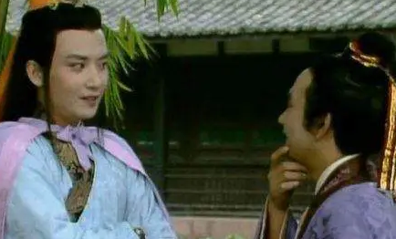 薛蟠听到贾琏对他的嘱托之后，为何要当场批评王熙凤？