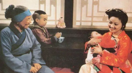 游园之后，为何刘姥姥一年到头最期待的是贴年画？