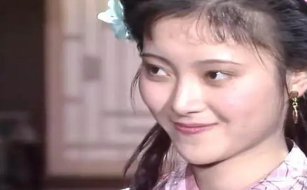 邢岫烟遇到贾宝玉那会，为何是颤颤巍巍的走过来？