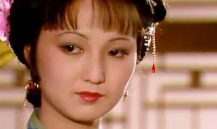 史湘云办聚会时，平儿为何要认了妒妇这个名号？