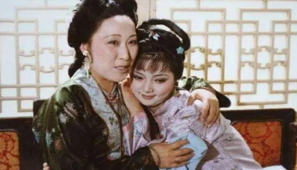 薛宝钗为什么要逼着自己，把自己推向了风口浪尖？