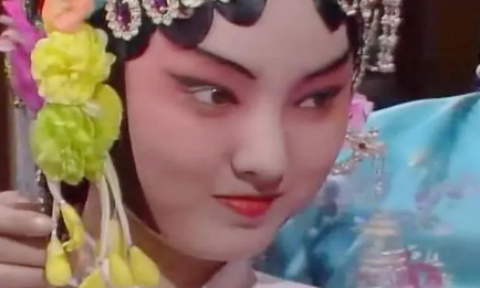 任人鱼肉的小戏子们，如何被王夫人一句话断了后路？