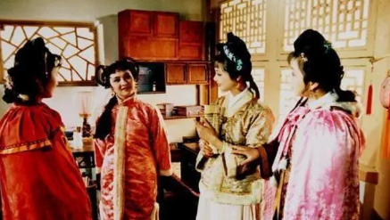 红楼梦中，薛宝琴为何能得到贾母为她集福的法宝？