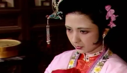 尤二姐吞金离世后，为什么平儿是又伤心又好笑？