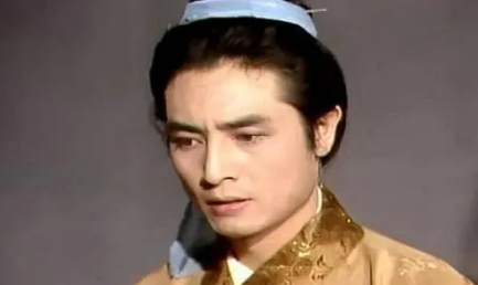 贾芸为什么会主动又用实际行动来关心贾元春？