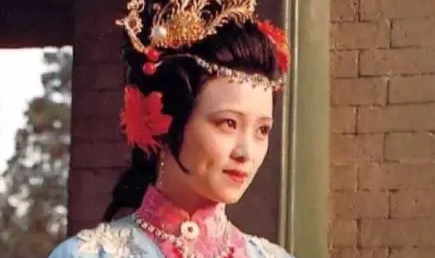 标志又人好的秦可卿，为何没能得不到贾蓉的宠爱？