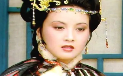 贾母指责王夫人曾经的黑心烂肺行为时，她为何偷着乐？