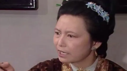 在综合对比下，为何王熙凤仍是王夫人的手下败将？