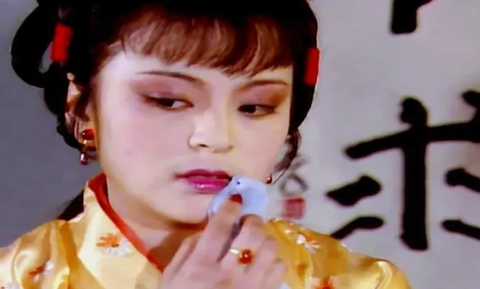 自从在大观园领了职，这些女人们为何都坏了心肠？