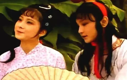 贾母的日常衣物由晴雯负责，为何却说自己是个懒丫头？