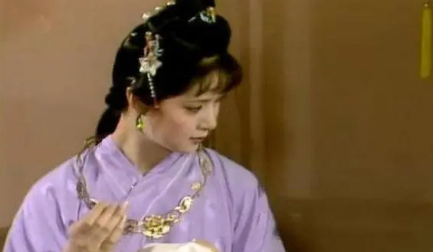 薛宝钗是否真的如自己诗句里中那样是个好形象？