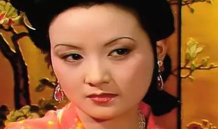 让刘姥姥好奇的东西是什么？它如何预示王熙凤的下场？