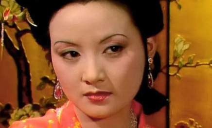 相比刘姥姥的心生欢喜，王夫人是个什么样的态度？