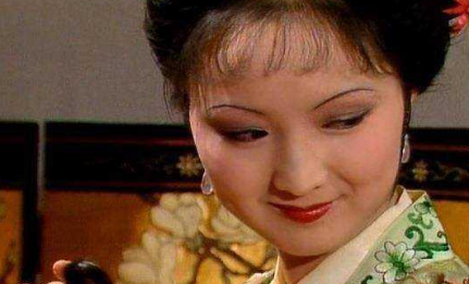 三个陪嫁丫头中，为什么留下平儿服侍在王熙凤左右？