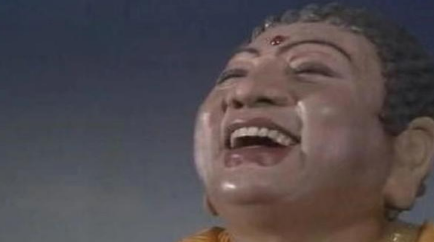 孙悟空被镇压时为何不是变小，反而是利用力大的特点？