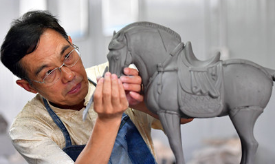 唐三彩的雕塑制作需要多少复杂的步骤？