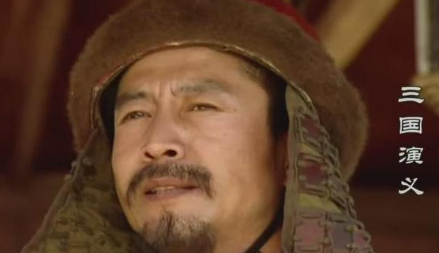 曹操手下能人也不少，为什么不派出一人出战华雄？